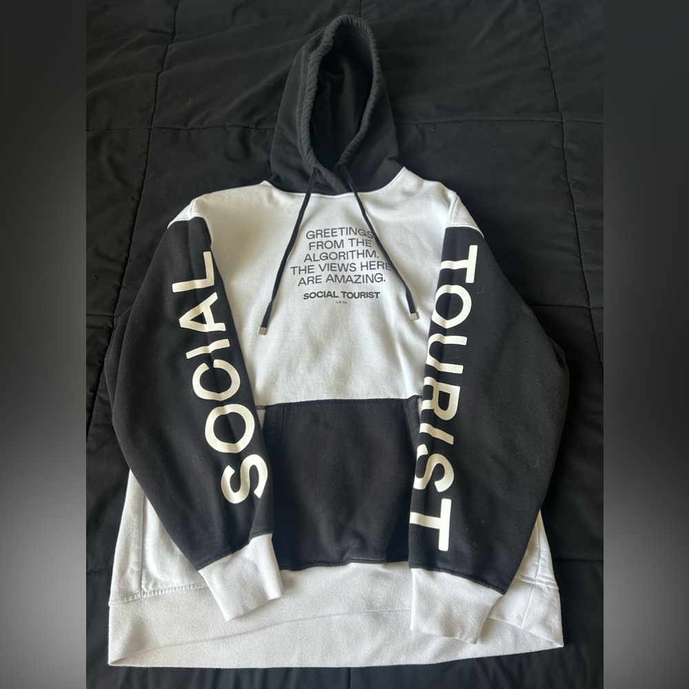 Black and white Hollister hoodie. Size:Small